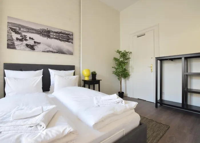 Standard By Hi5 - Dessewffy 39 * Budapest