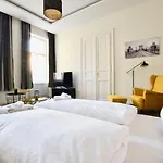 Standard By Hi5 - Dessewffy 39 * Budapešť